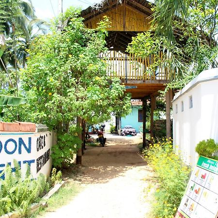 Bed and Breakfast Moon Light Guest à Mirissa Extérieur photo